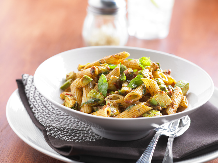 Avocado and tomato pesto pasta