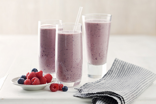 Avocado and berry power smoothie