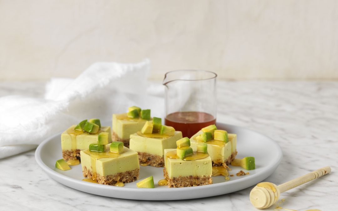 Avocado-Yoghurt Cheesecake Bites with Muesli Crust