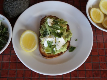 Smashed avocado with ricotta