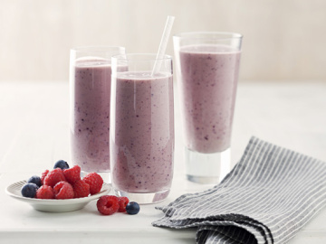 Avocado and berry power smoothie