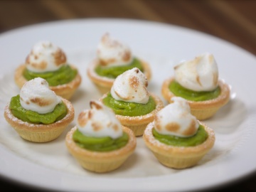 Lemon avocado meringue pies